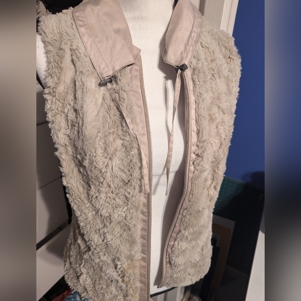Reversible light tan vest with zipper pockets